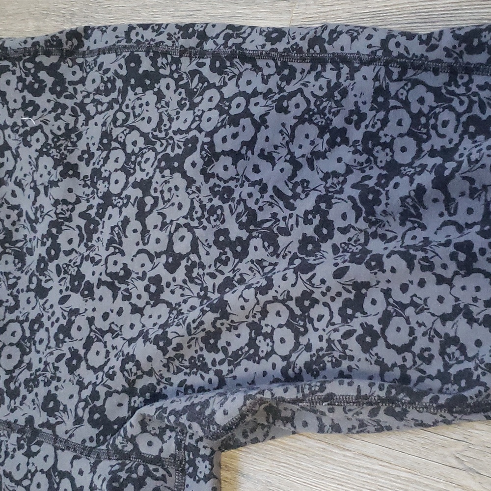 Xersion stretchy floral black colored leggings - Picture 9 of 14